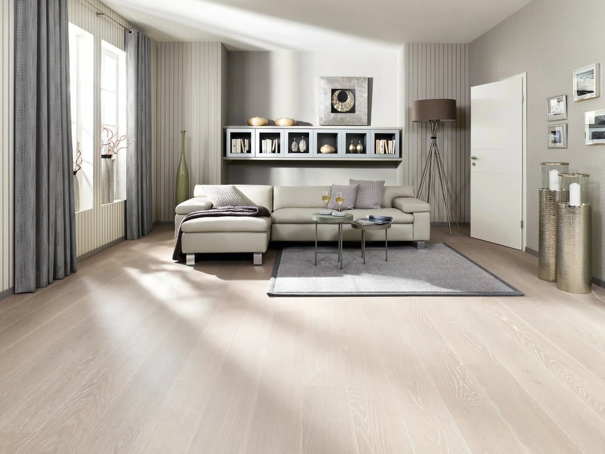 JOKA Calgary 527 LD E3405 Eiche Mood gebürstet Nature Versiegelt Landhausdiele Parkett Raumbild