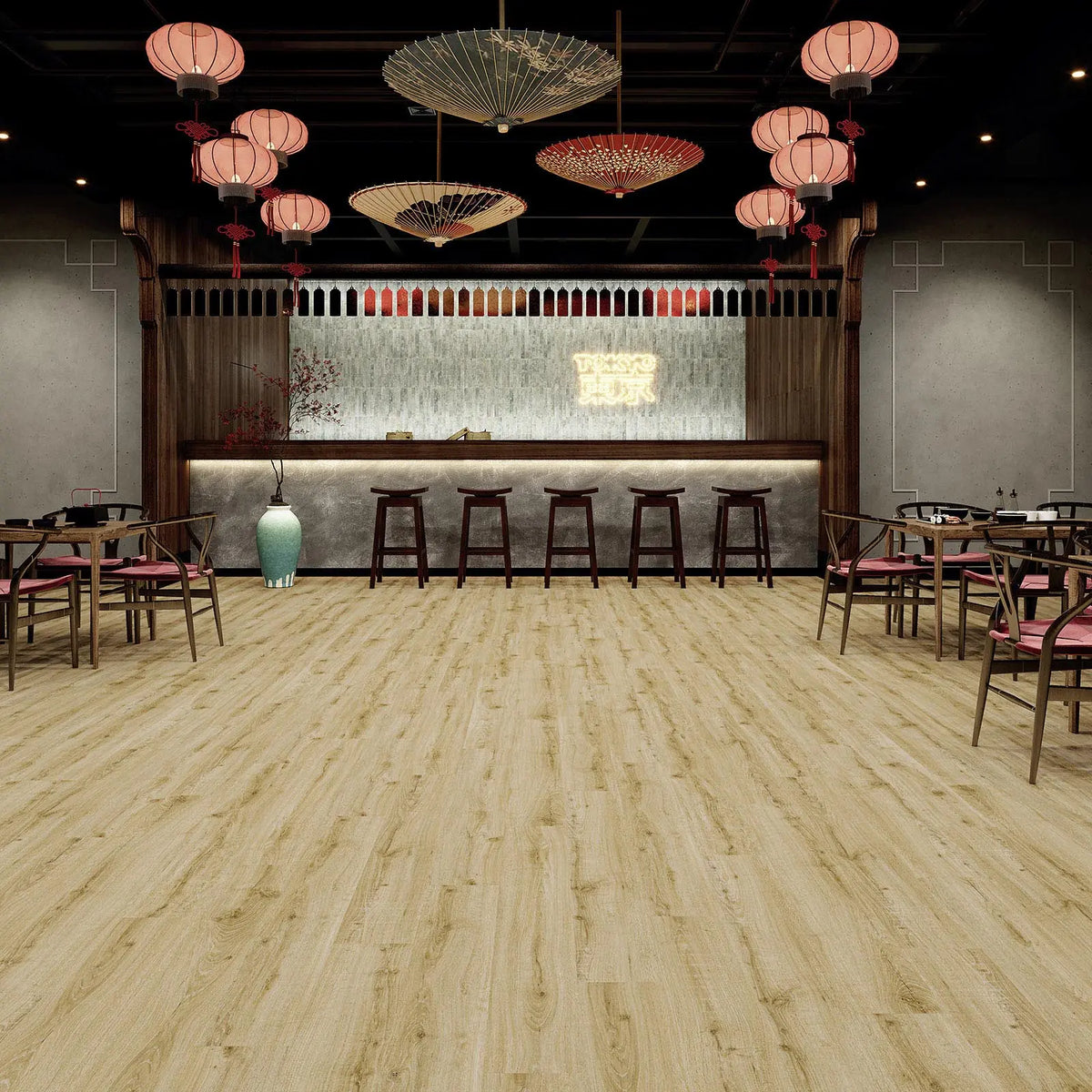 JOKA Design 555 Evolut Dryback 5913 Golden Oak Klebevinyl in einem Restaurant mit dekorativen Pendelleuchten