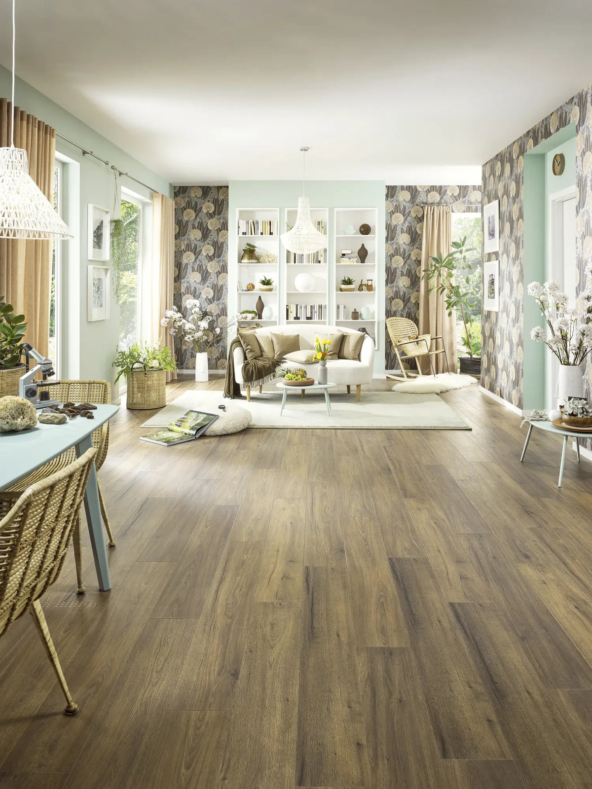 JOKA Xplora NEXT 832 Impulse 8465 Oak vintage brown Naturdesignboden in hellem Wohnzimmer mit brauner Eichenoptik