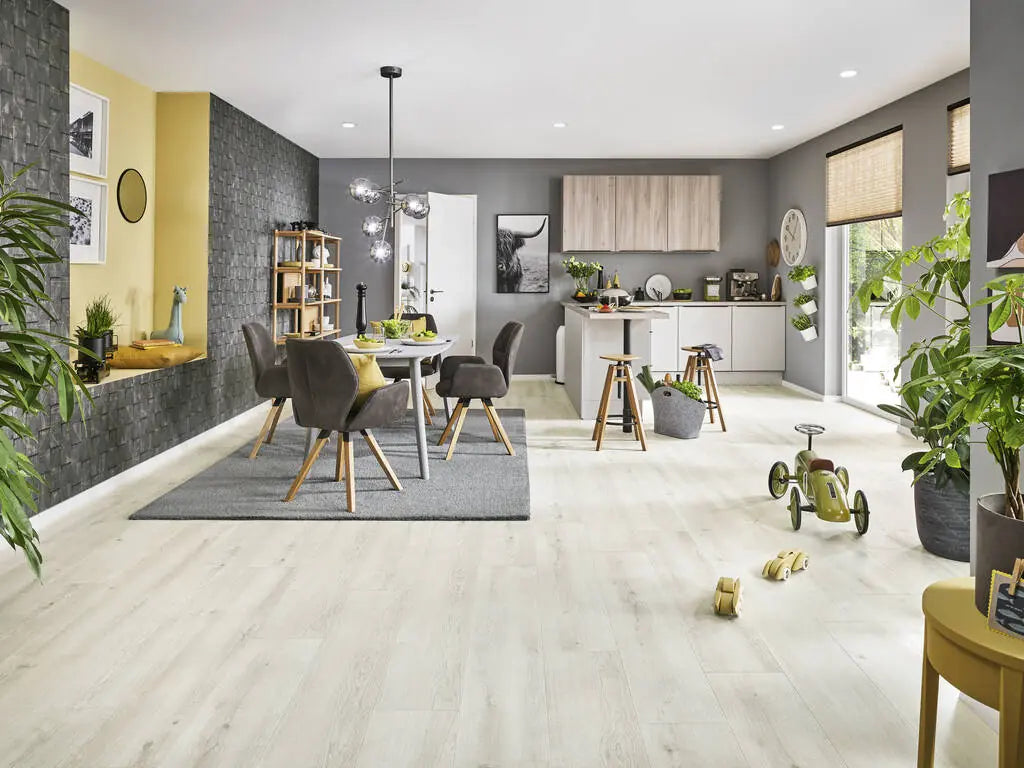 JOKA Xplora NEXT 833 Wide Timeless 8833 Oak cottage white V4 als Raumbild in der Küche